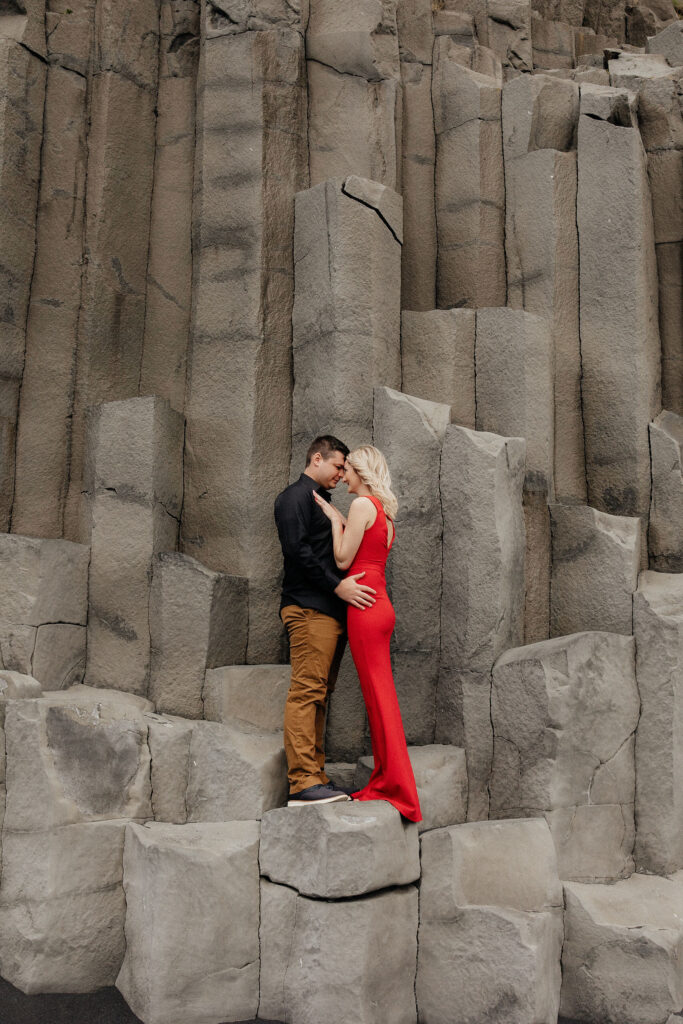 Reynisfjara Beach couples photoshoot 