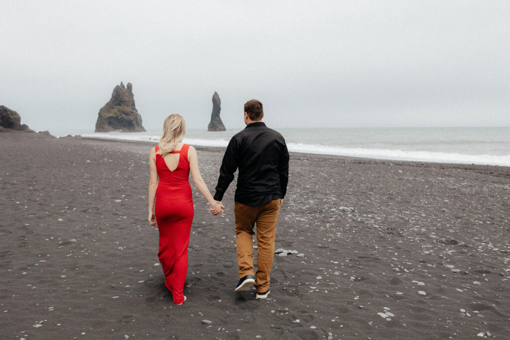 Reynisfjara Beach couples photoshoot 